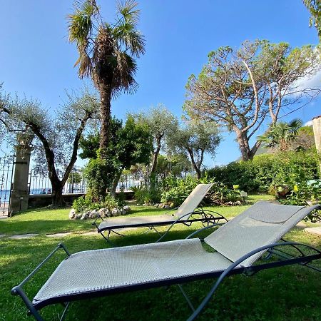 Casa Vacanze Gabbianella Villa Con Giardino Lungolago Maderno توسكولانو ماديرنو المظهر الخارجي الصورة