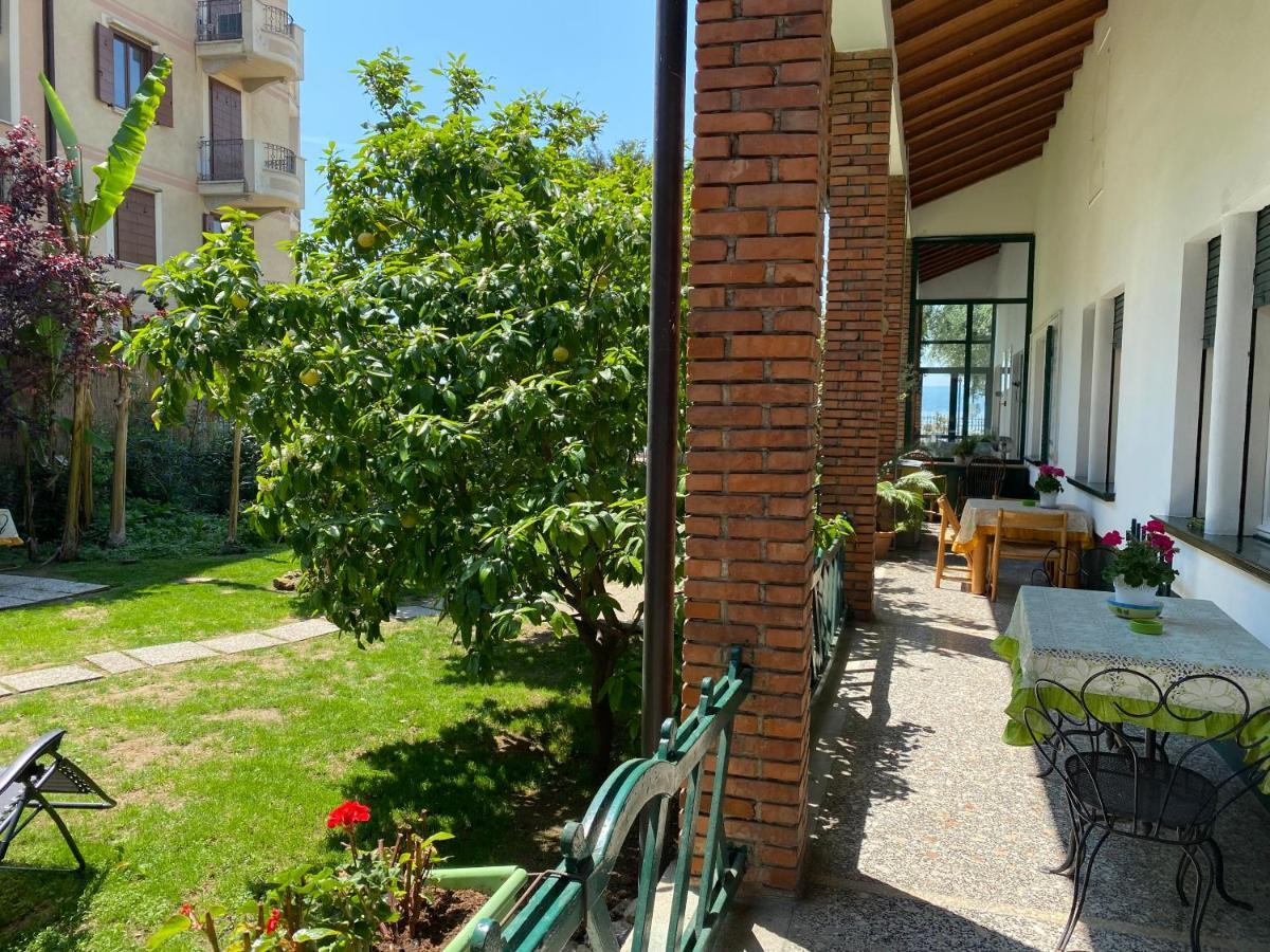 Casa Vacanze Gabbianella Villa Con Giardino Lungolago Maderno توسكولانو ماديرنو المظهر الخارجي الصورة
